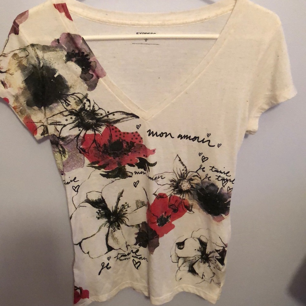 🦋🦋 Express Vneck Shirt 🦋🦋